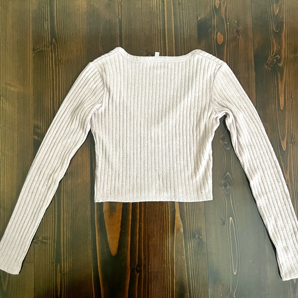 Aritzia Wilfred Free V Neck Long Sleeve Crop Top - Picture 2 of 7